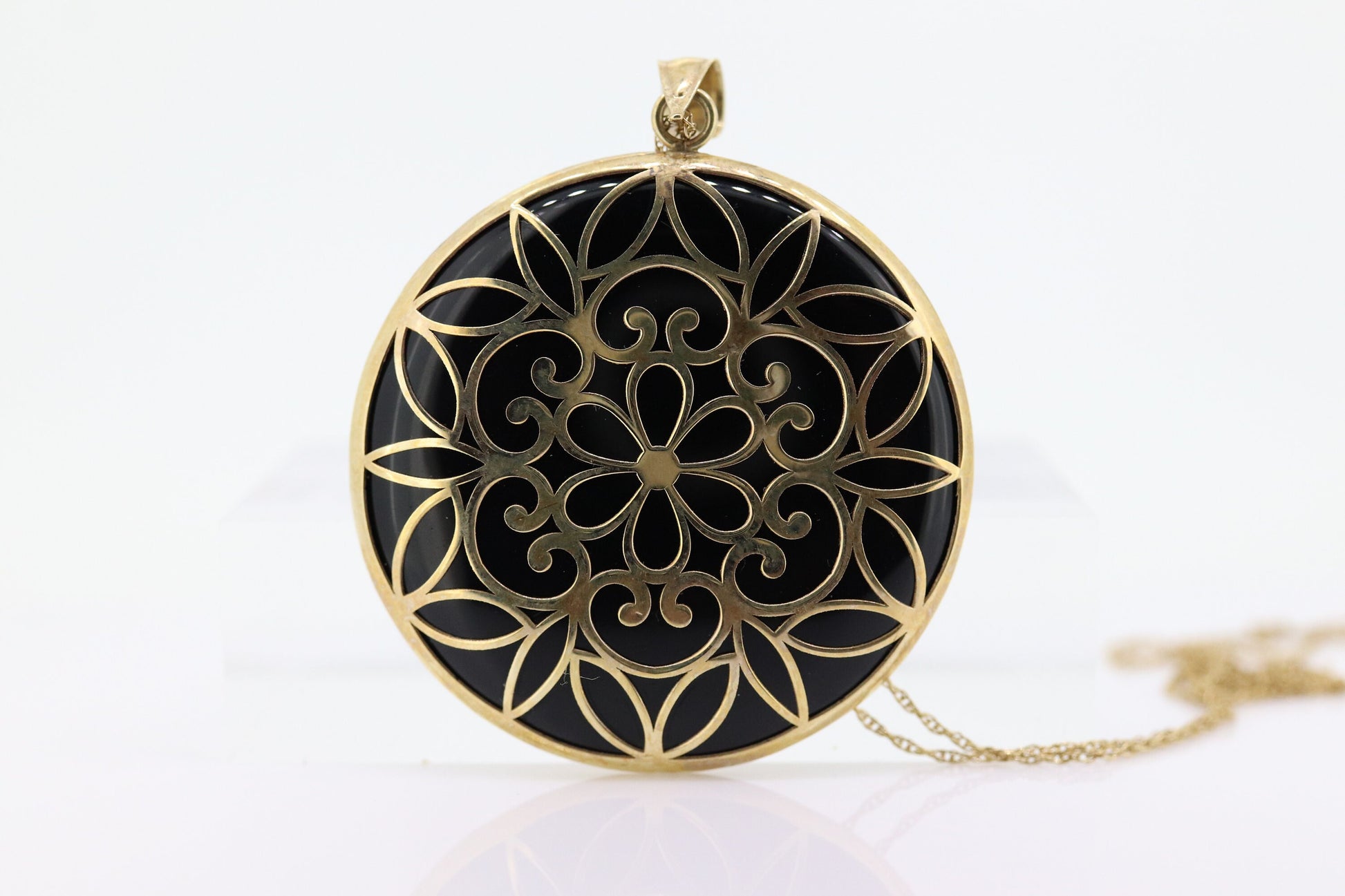10k Filigree ONYX Pendant Medallion Necklace. 10k Gold Onyx Disk Floral Medallion Open Pendant. Round Disk Medallion Pendant. st(86)
