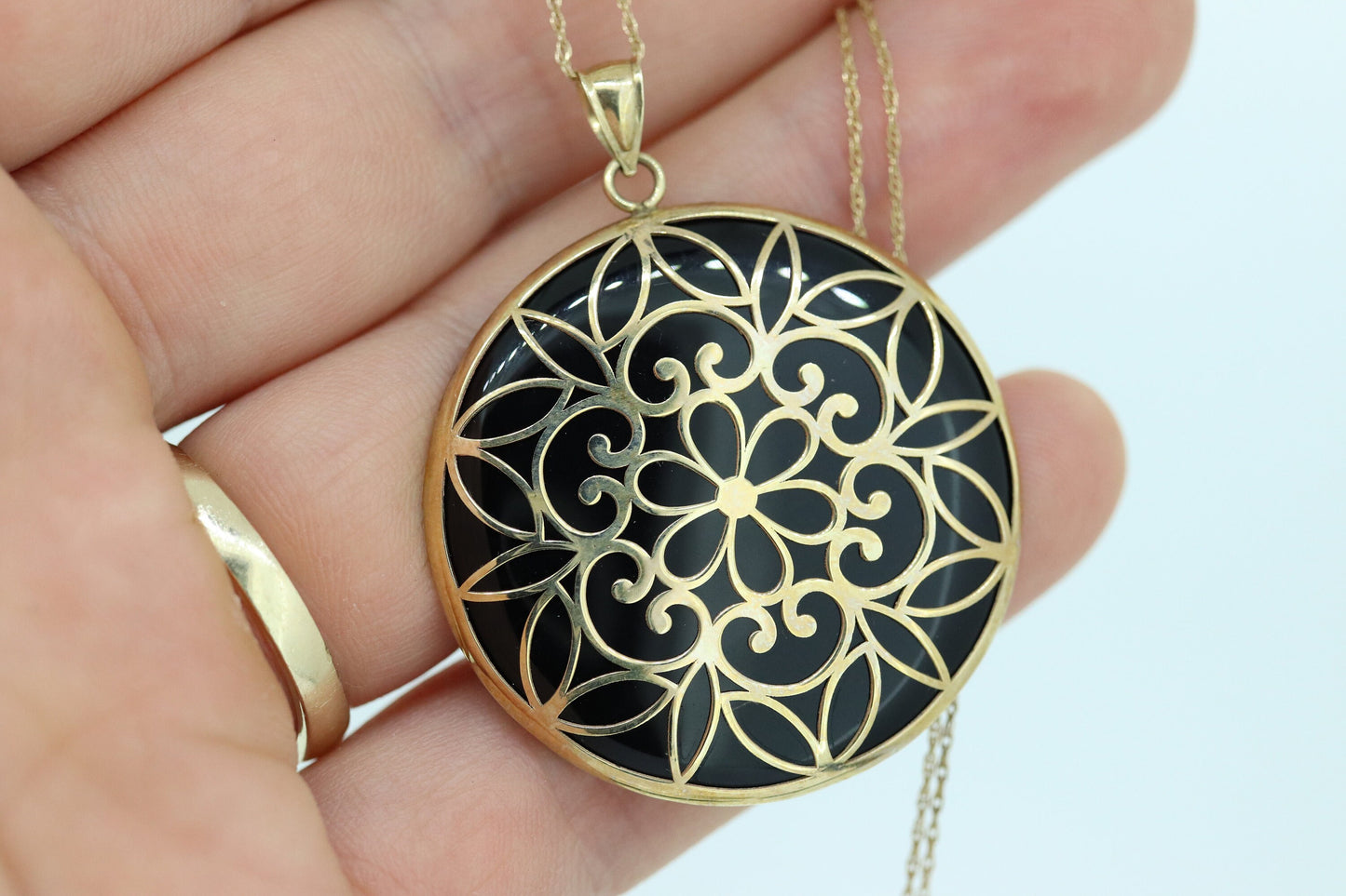10k Filigree ONYX Pendant Medallion Necklace. 10k Gold Onyx Disk Floral Medallion Open Pendant. Round Disk Medallion Pendant. st(86)