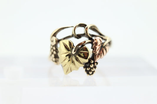 Black Hills Gold Ring. 10k Black Hills Gold wedding band. Vintage Black Hills gold. size 5 stock(60)