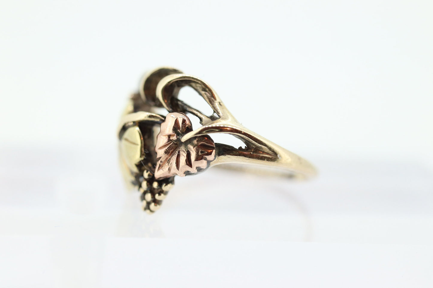 Black Hills Gold Ring. 10k Black Hills Gold wedding band. Vintage Black Hills gold. size 5 stock(60)