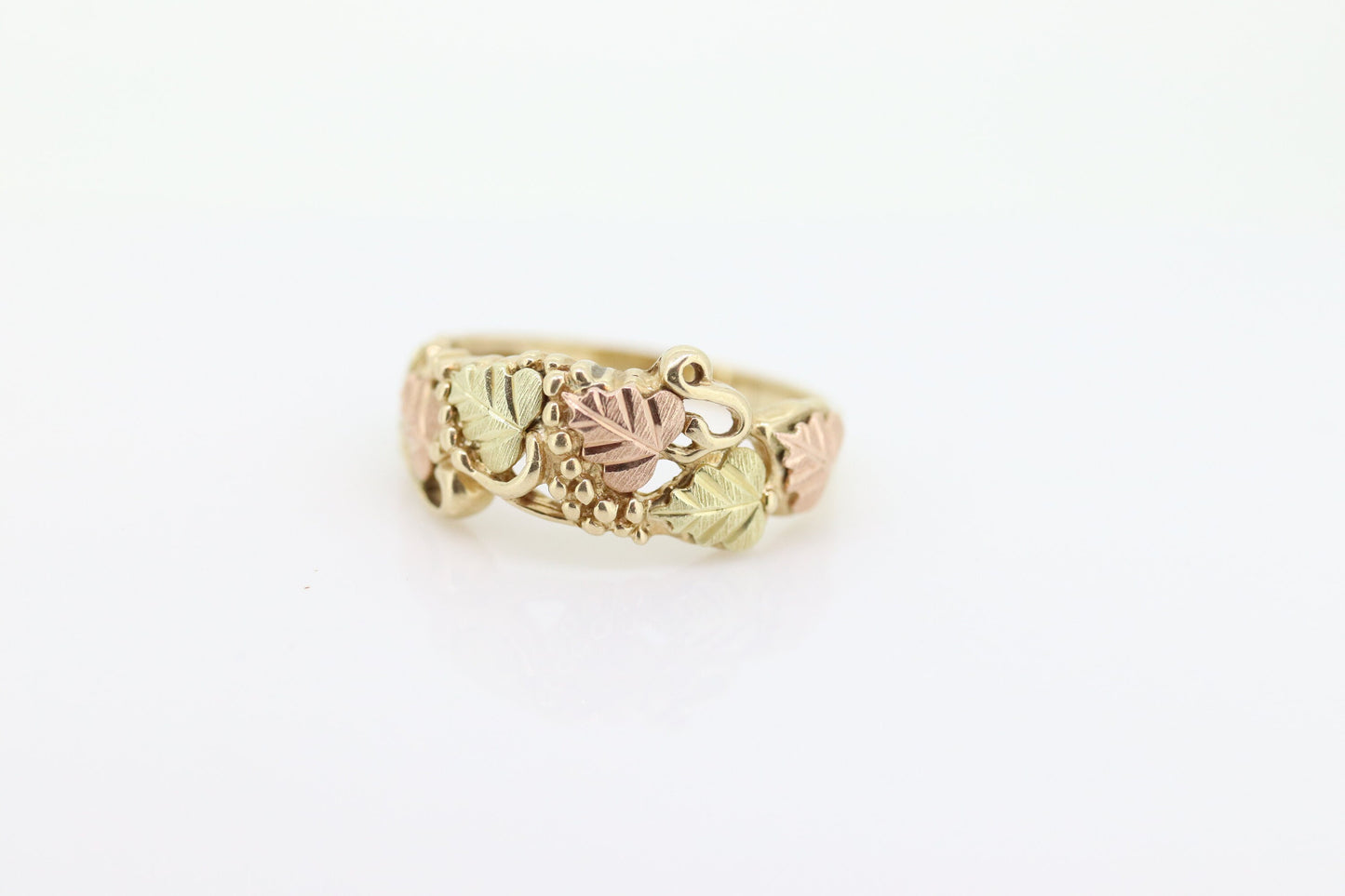 Black Hills Gold Ring. 10k Black Hills Gold wedding band. Vintage Black Hills gold. size 8 stock(115)
