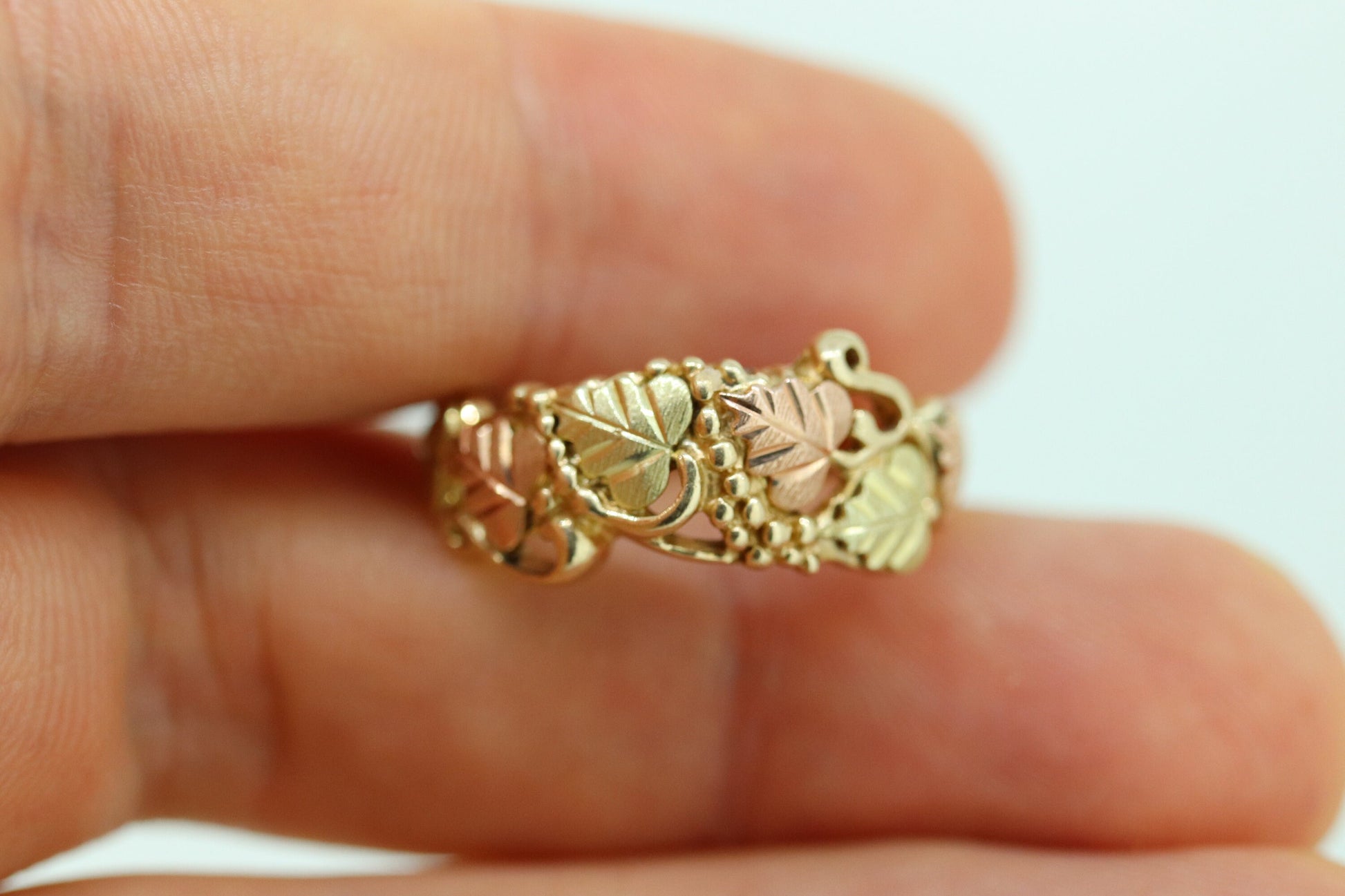 Black Hills Gold Ring. 10k Black Hills Gold wedding band. Vintage Black Hills gold. size 8 stock(115)