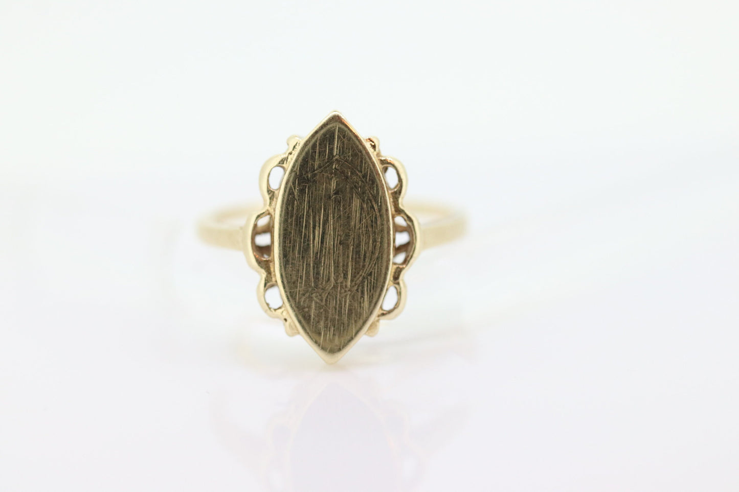 Signet Midi Ring. 10k Yellow gold. Engraved letter D. Initial D Ring. Engravable Signet ring. MONOGRAMMED D st(63/25)
