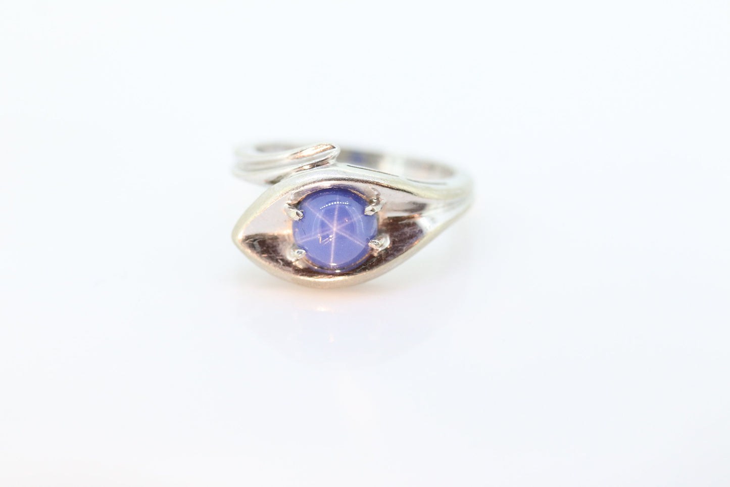 Linde Blue STAR Sapphire Solitaire ring. 10k White gold sapphire solitaire. Blue Star Sapphire bypass ring. st(97/75