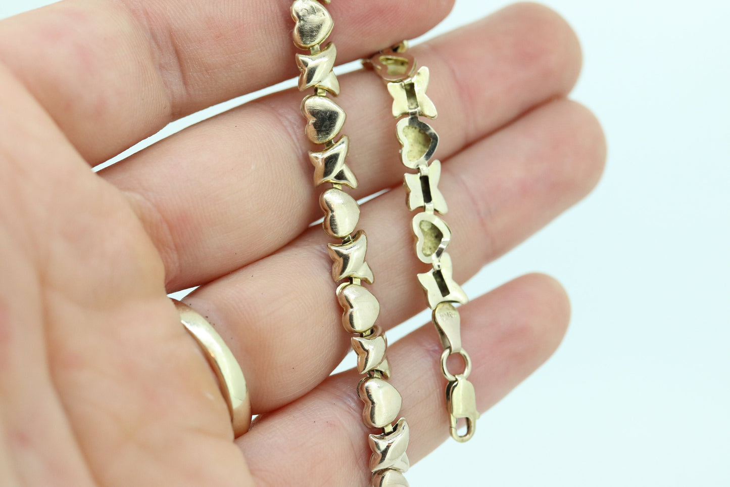 10k XOXO Heart Bracelet. 10k Yellow Gold Kiss Hug Heart XO Bracelet. st(118)
