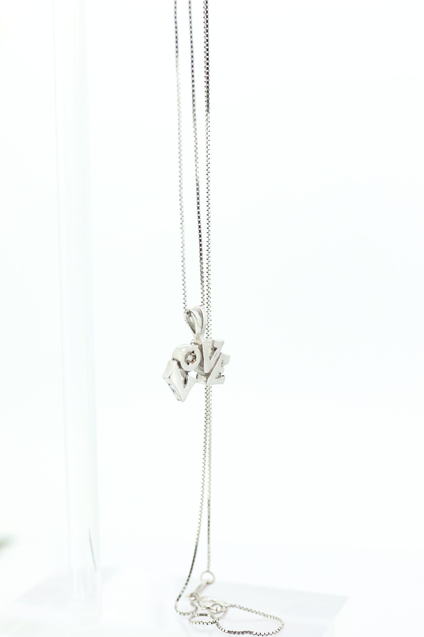14k LOVE Pendant. 14k White Gold LOVE word with Diamond Pendant necklace. st(86)