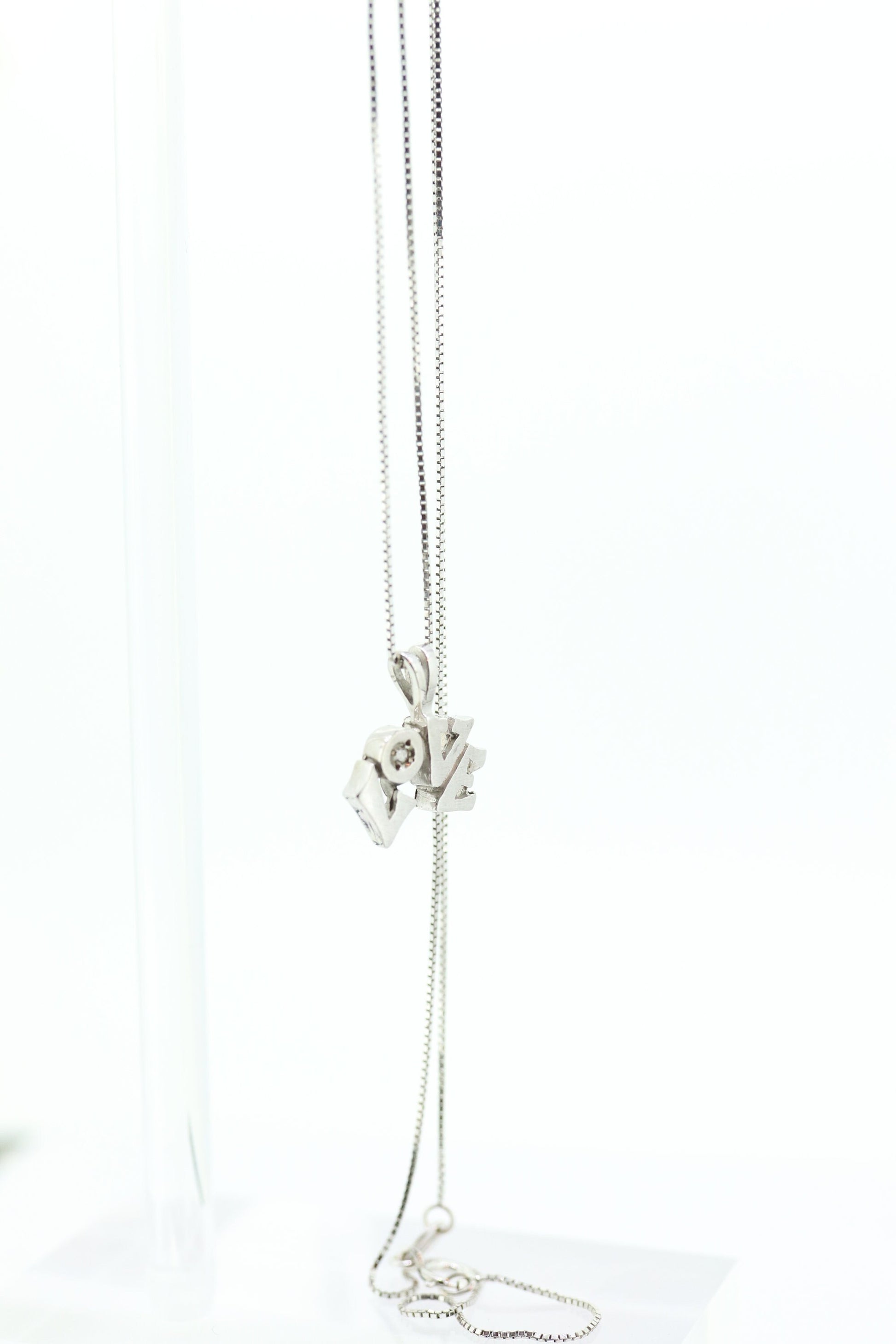 14k LOVE Pendant. 14k White Gold LOVE word with Diamond Pendant necklace. st(86)