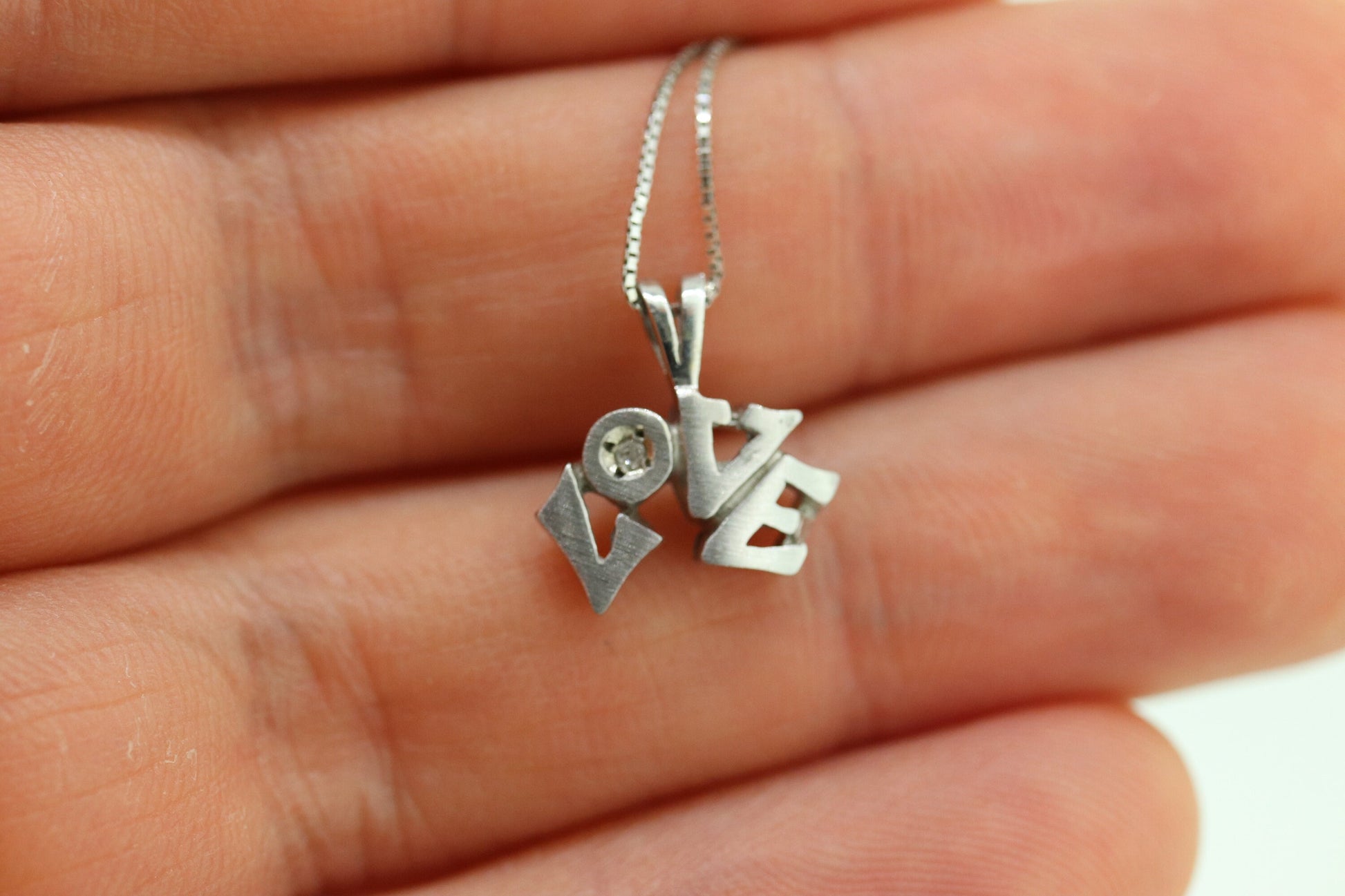 14k LOVE Pendant. 14k White Gold LOVE word with Diamond Pendant necklace. st(86)