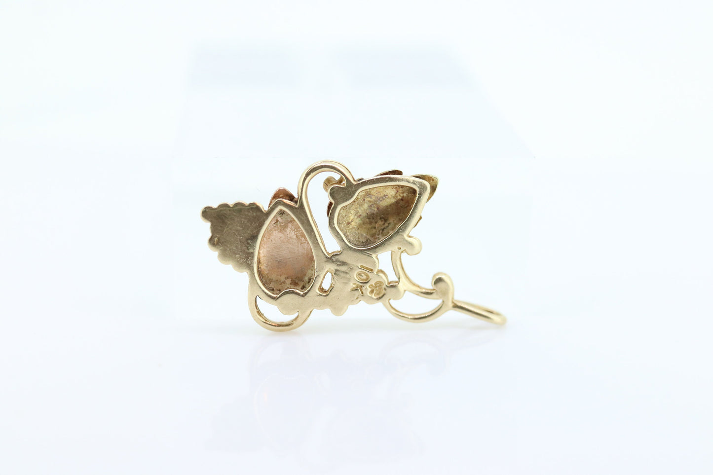Black Hills Gold Pendant. 10k multi tone Black Hills Gold Pendant. Leaves Grapes Black Hills Gold. st46
