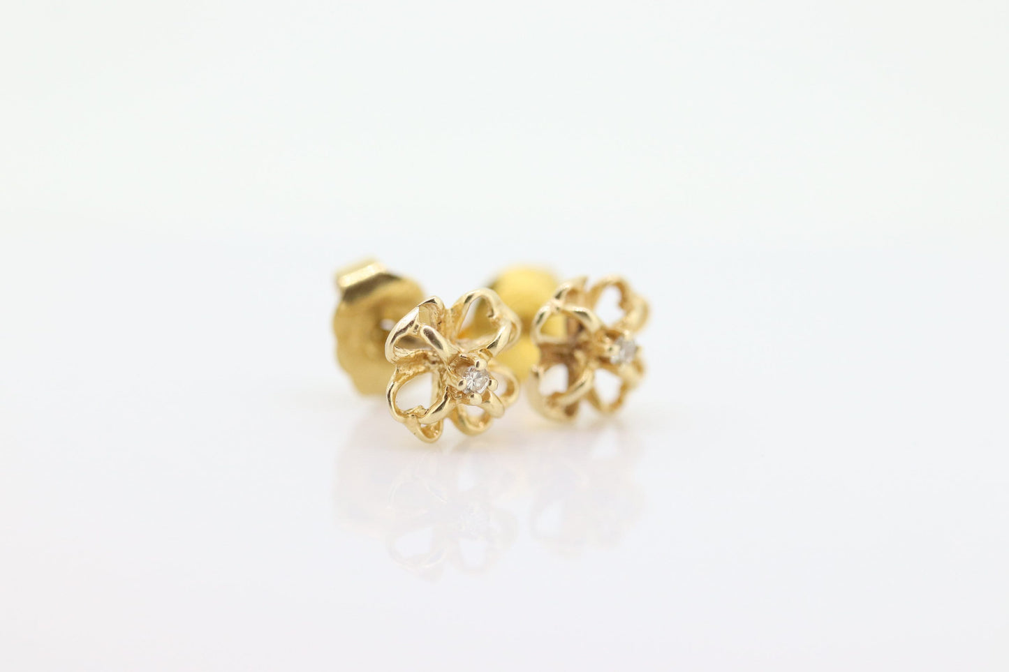 14k Diamond Clover Flower or Star stud earrings. st(45)
