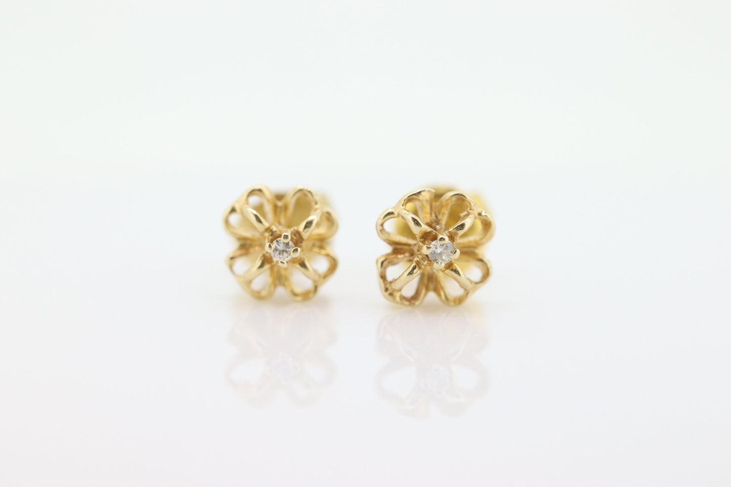 14k Diamond Clover Flower or Star stud earrings. st(45)
