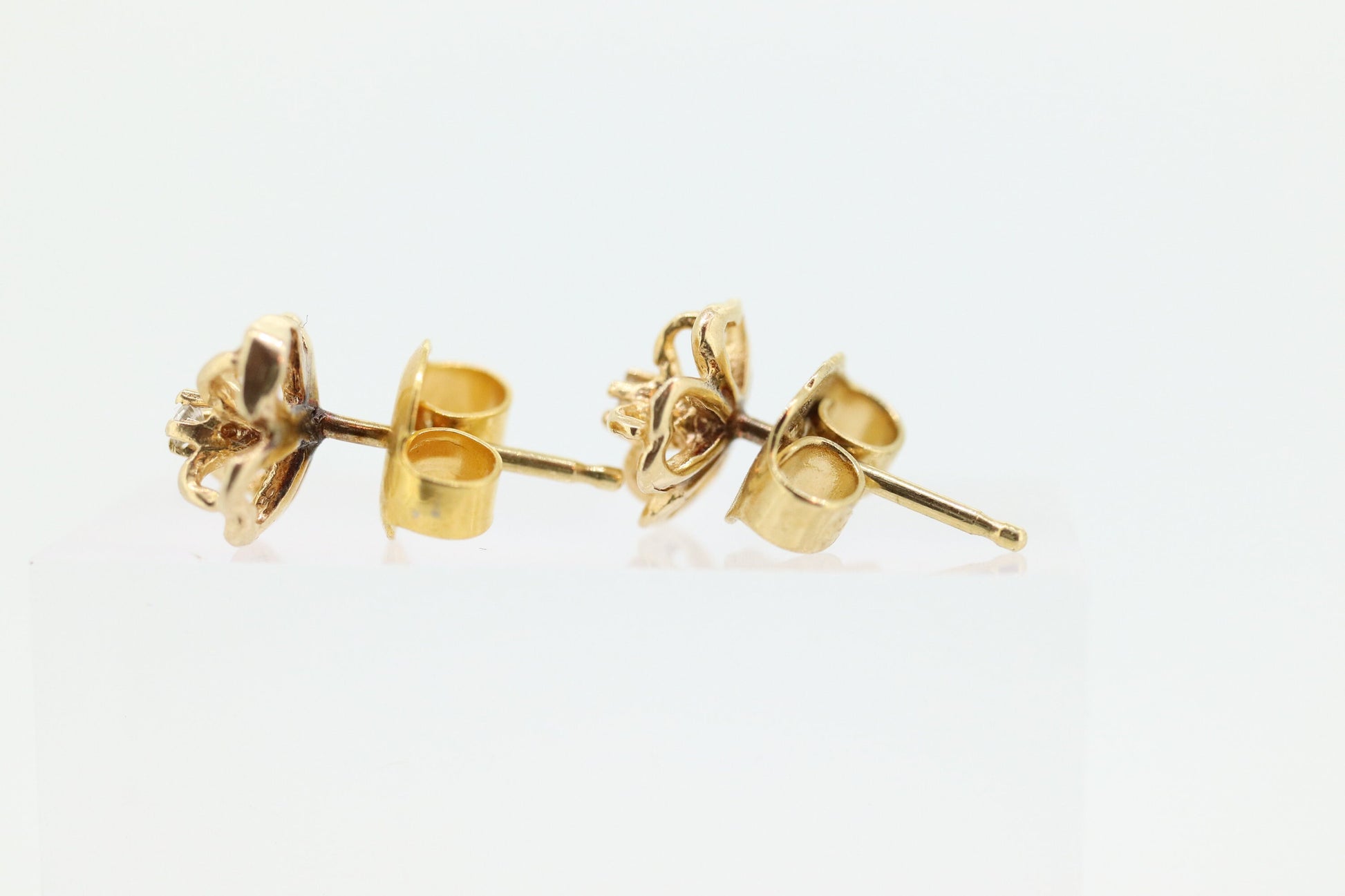 14k Diamond Clover Flower or Star stud earrings. st(45)