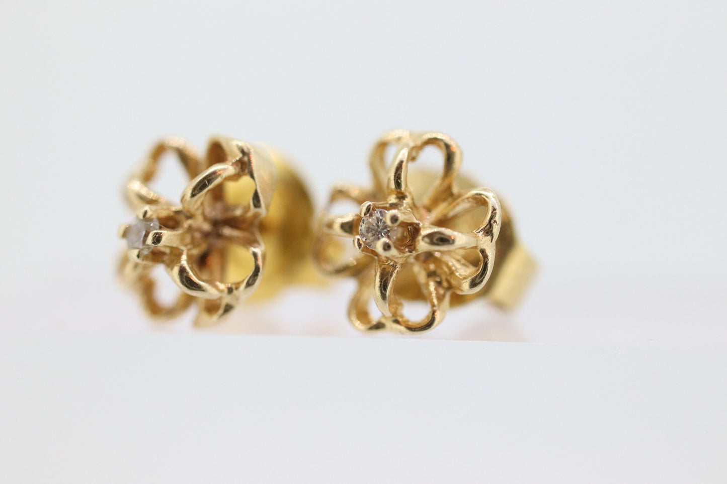 14k Diamond Clover Flower or Star stud earrings. st(45)