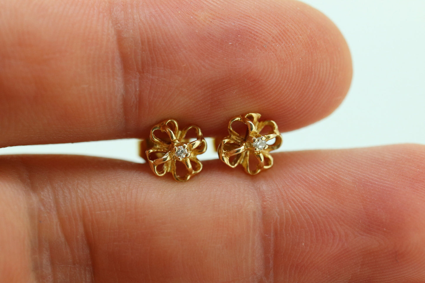 14k Diamond Clover Flower or Star stud earrings. st(45)