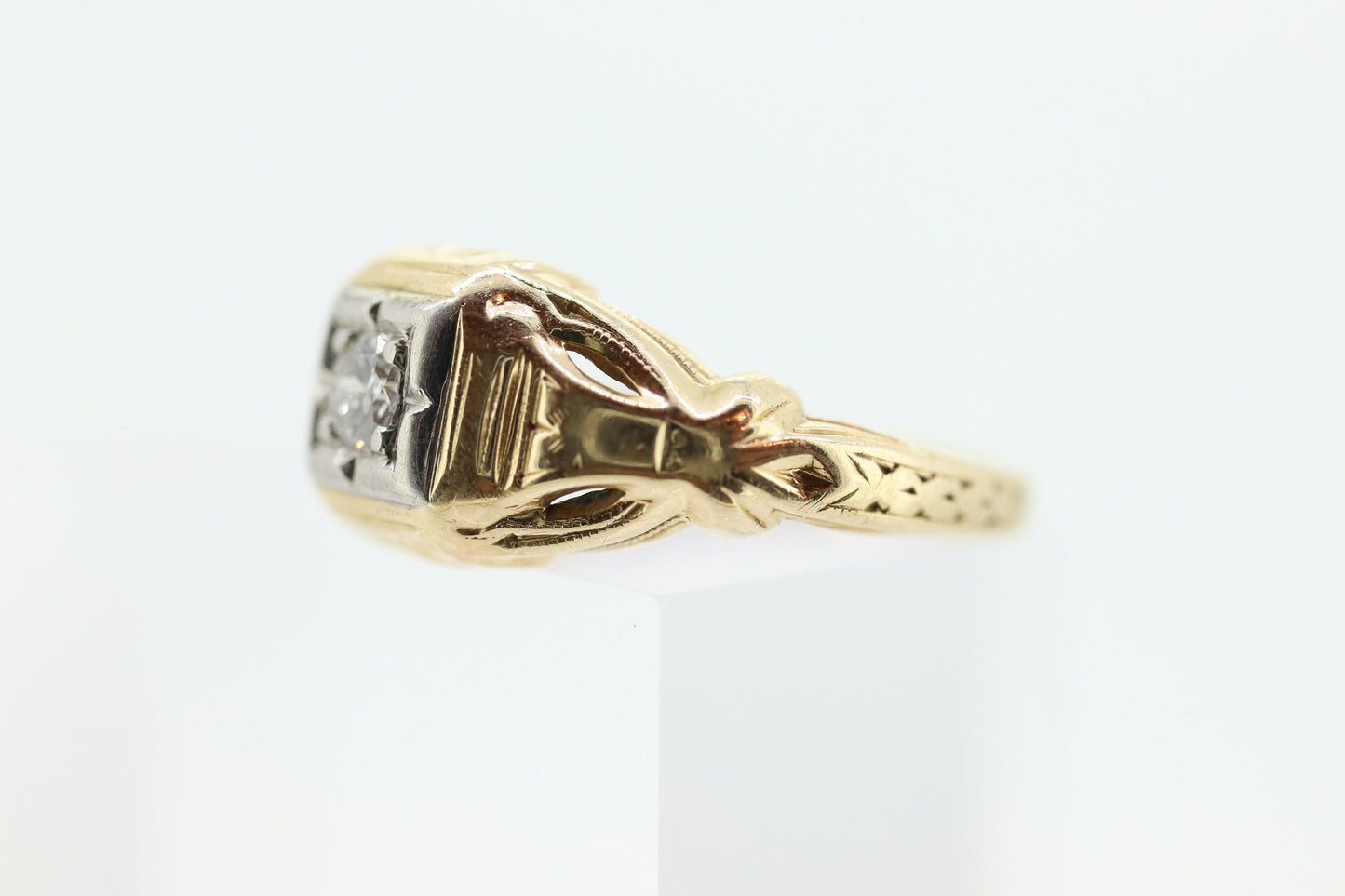 Art Deco Diamond Solitaire Ring. 14k Gold Old European Cut diamond floral Ring st(112)
