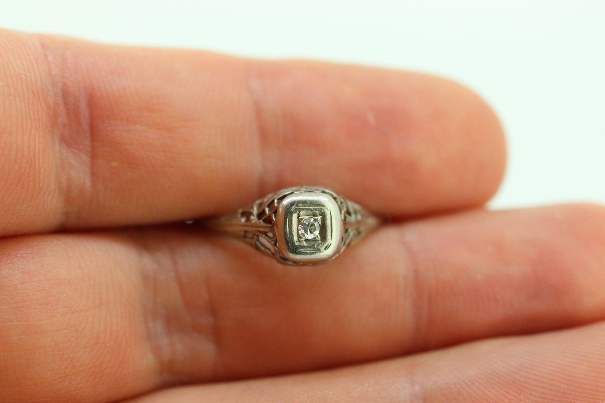 18k Art Deco Diamond ring. 18k White Gold Filigree Ring.st150