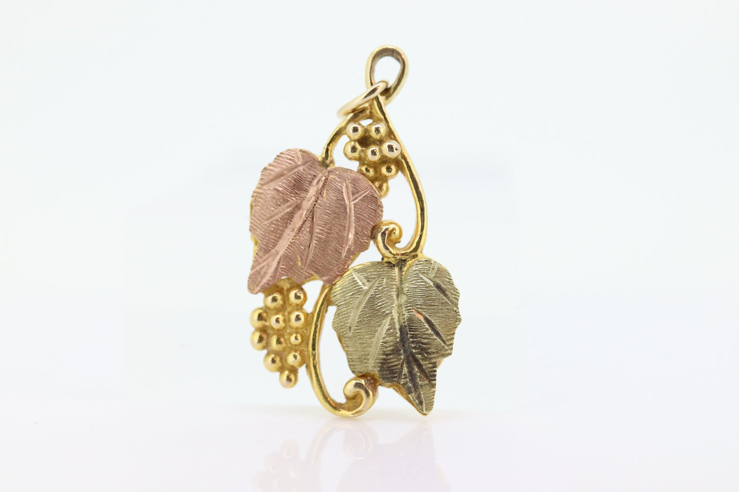 10k 12k Black Hills Gold Pendant. Black Hills Gold Vine Leaves Charm st(60)