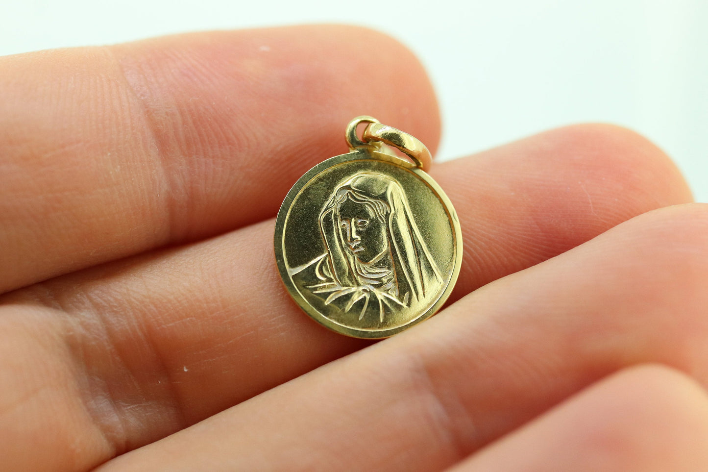 Vintage 14k Yellow Gold Pendant. Madonna Pendant. VIRGIN Mary Pendant. Mother Medallion for Necklace or Medal