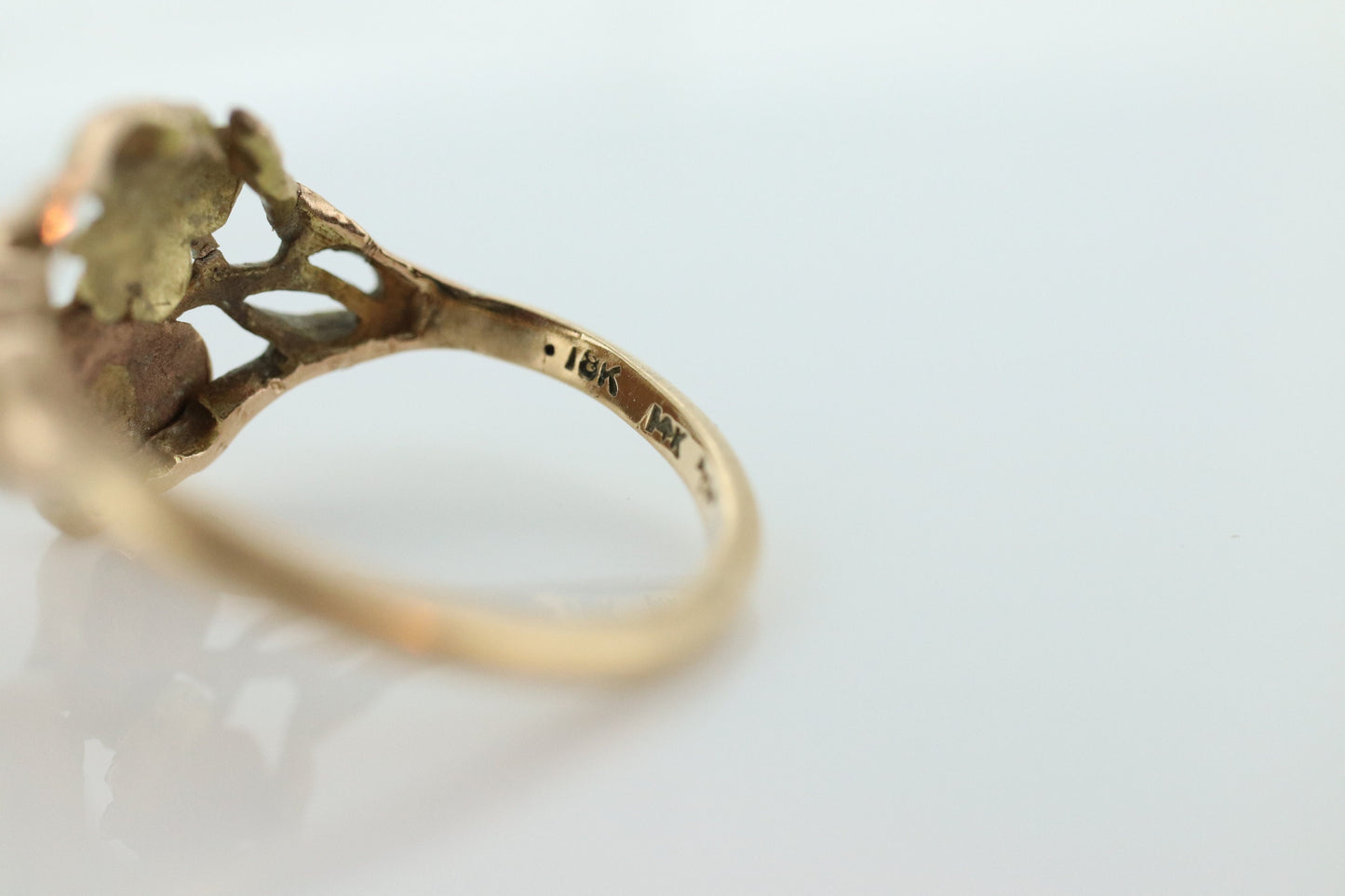 Black Hills Gold Ring. 10k Black Hills Gold band. Vintage Black Hills gold. sz 6.5 st(86/25)