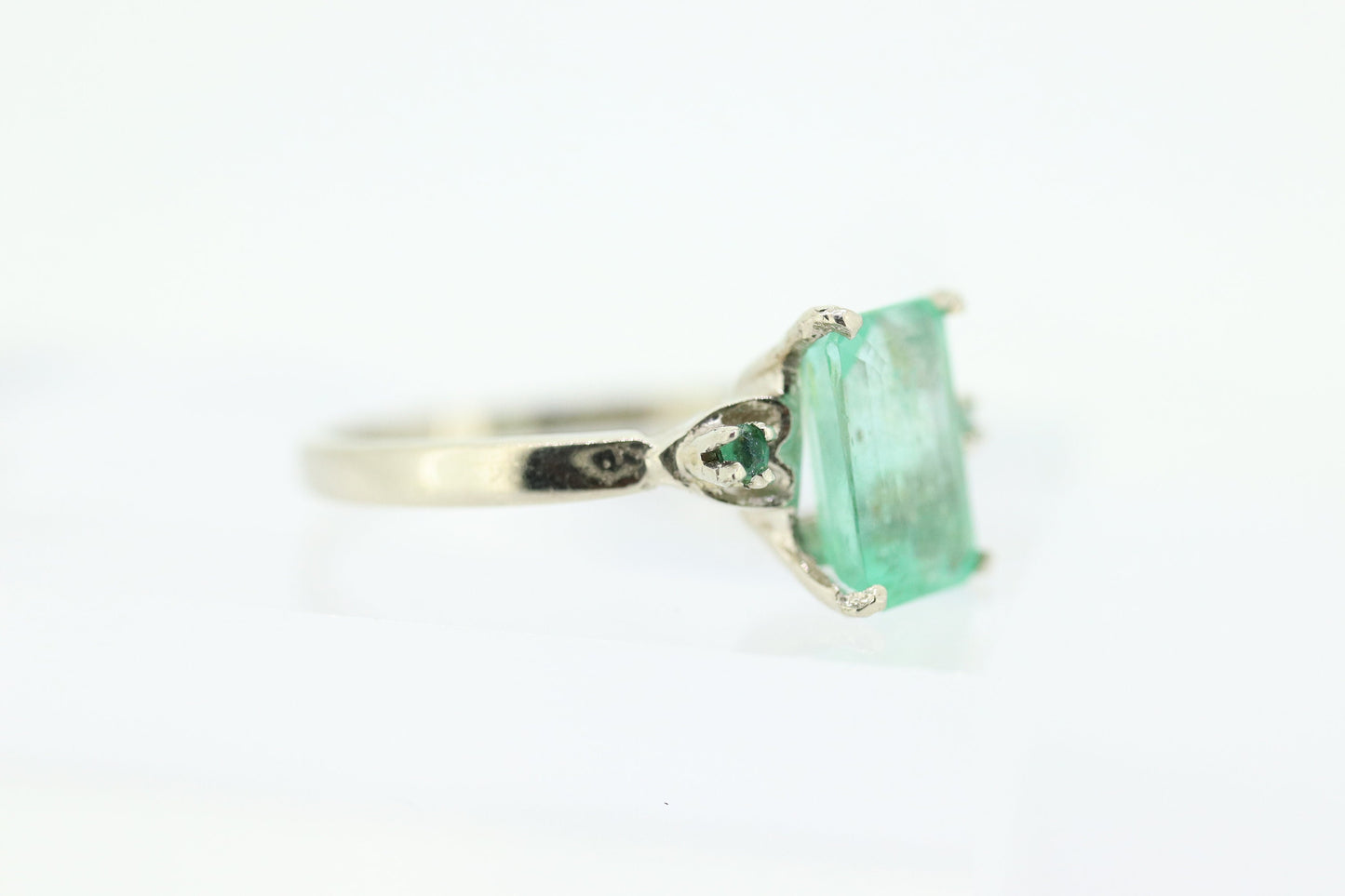 14k Natural Emerald White gold solitaire ring. Genuine Natural Emerald Ring with emerald accents. st(121)
