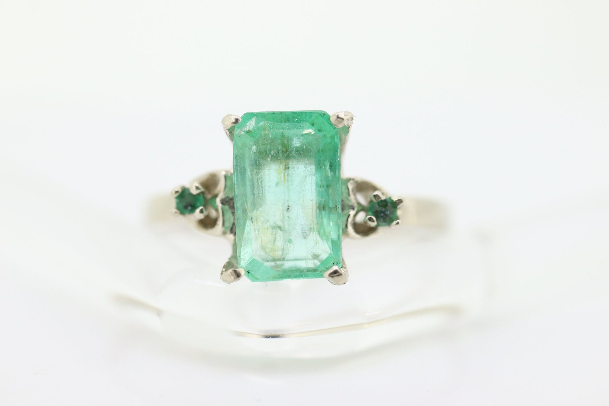 14k Natural Emerald White gold solitaire ring. Genuine Natural Emerald Ring with emerald accents. st(121)