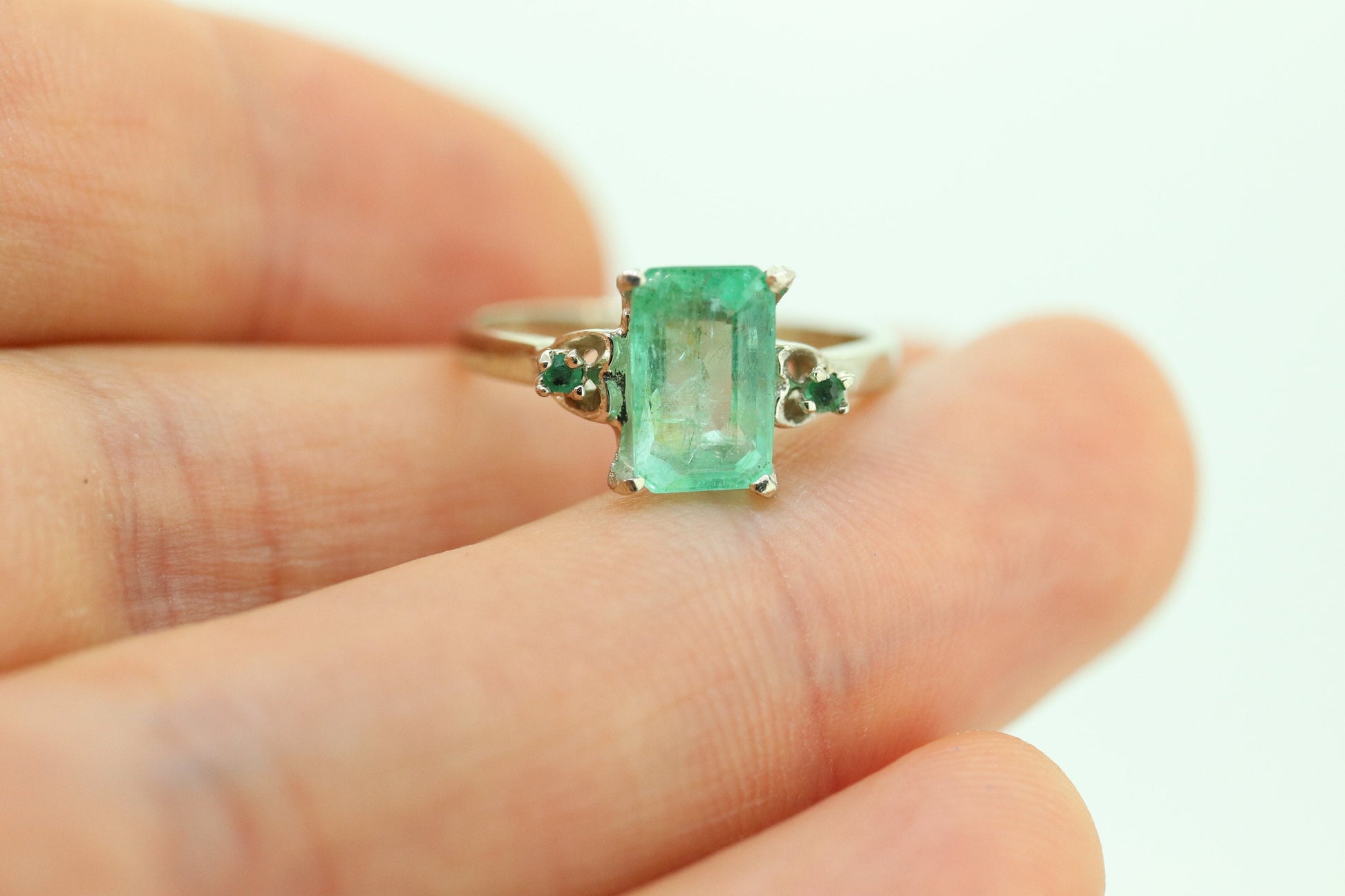 14k Natural Emerald White gold solitaire ring. Genuine Natural Emerald Ring with emerald accents. st(121)