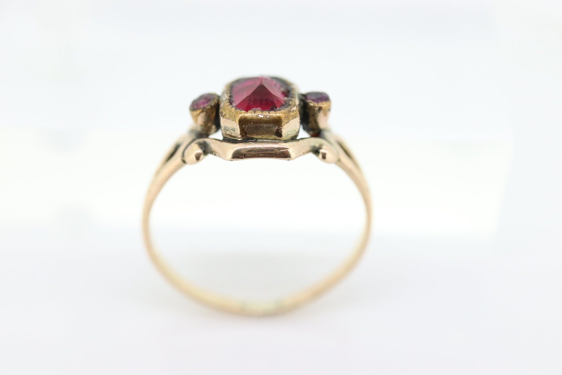 10k Victorian Bezel Set Garnet. Antique 10k Rose Gold oval garnet claw set solitaire. st(82)