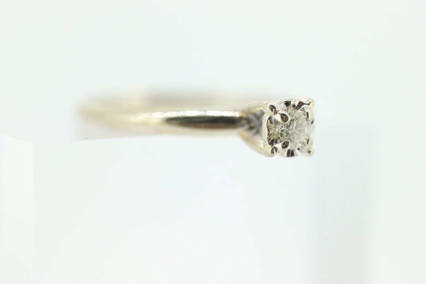14k Diamond Solitaire. 14k White gold engraved illusion set diamond ring.st(69)