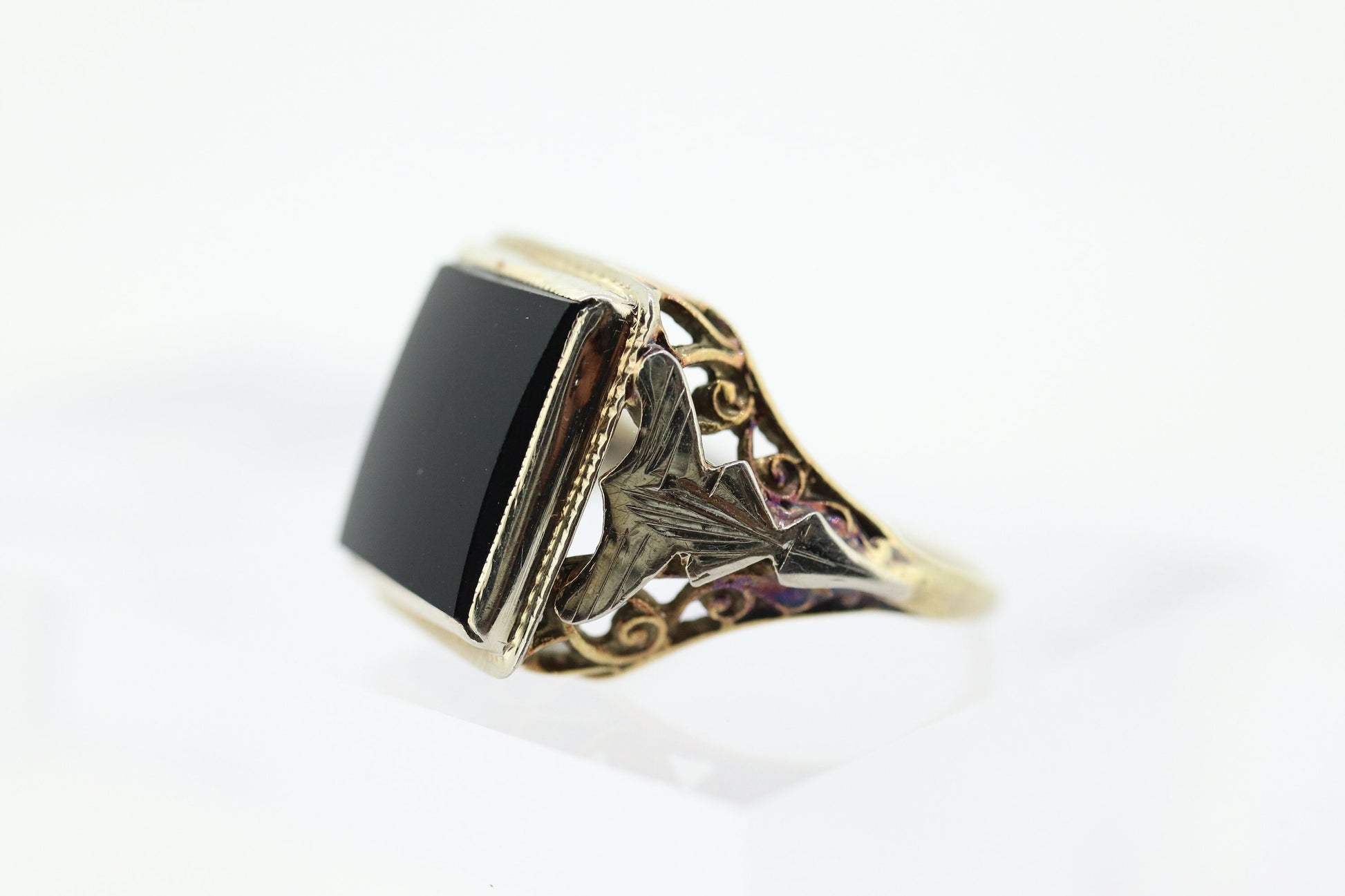 14k ONYX ring. ONYX Modern and Slim Picture Frame Rectangle Onyx signet ring. Mourning Ring Sz 3 stock(126/50)