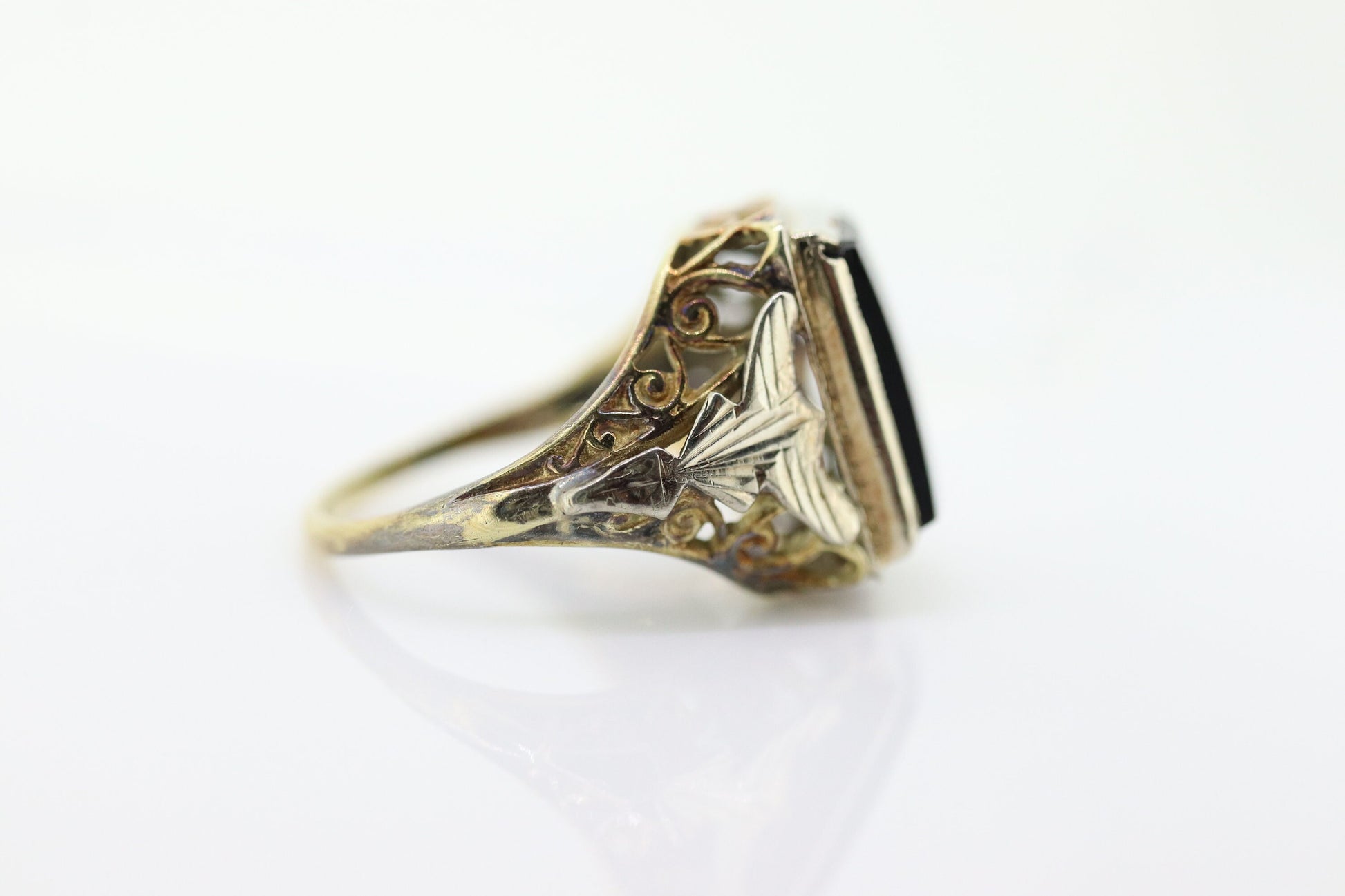 14k ONYX ring. ONYX Modern and Slim Picture Frame Rectangle Onyx signet ring. Mourning Ring Sz 3 stock(126/50)
