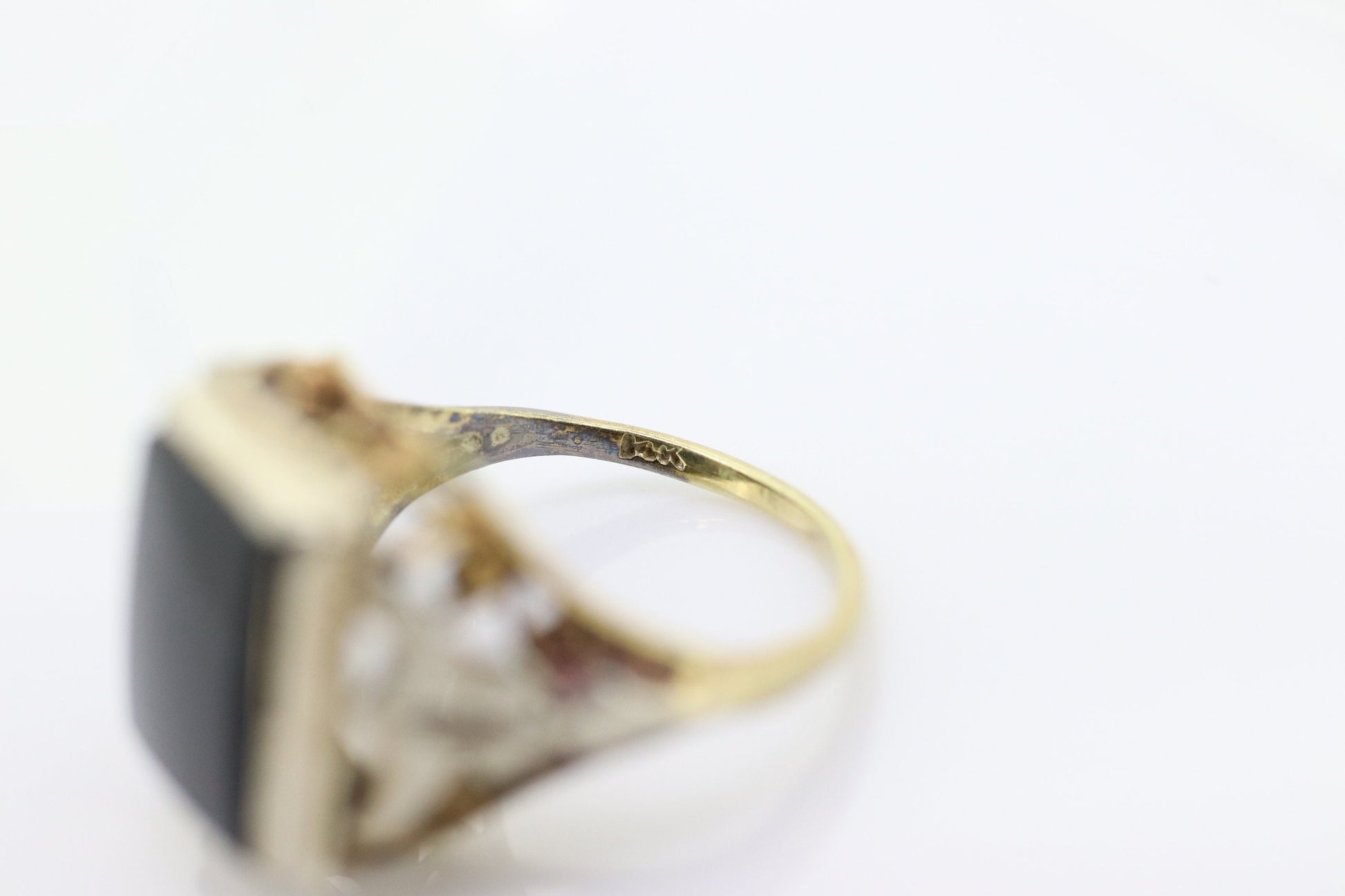 14k ONYX ring. ONYX Modern and Slim Picture Frame Rectangle Onyx signet ring. Mourning Ring Sz 3 stock(126/50)