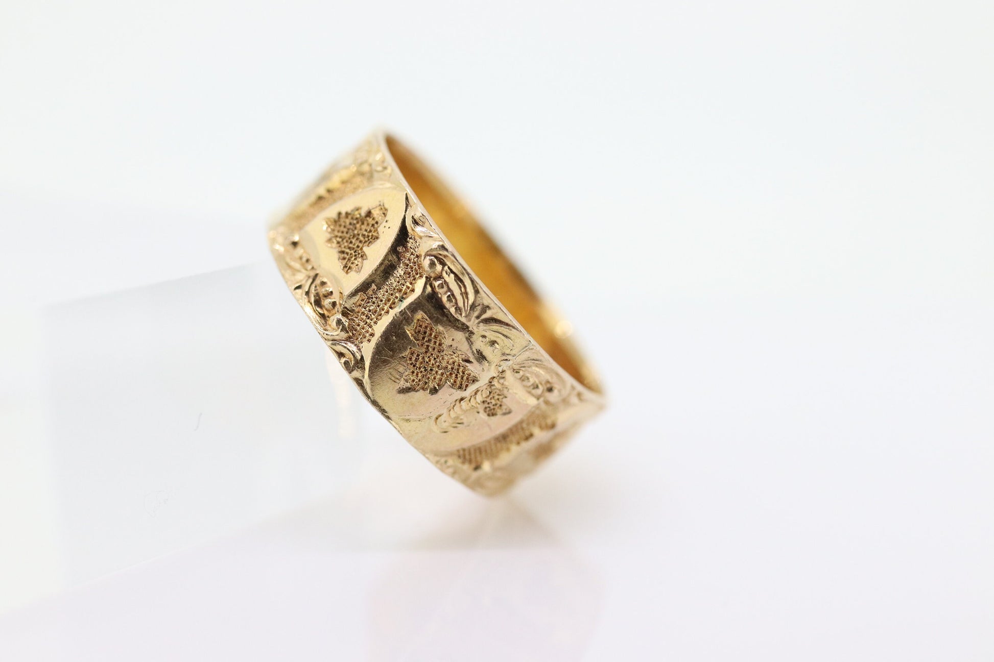 14k Wide Cigar band. S.Bros. Stanley Bros Brothers Antique Embossed Engraved Grape Leaf Shield design. 8.5mm sz9.5 st(218/50)