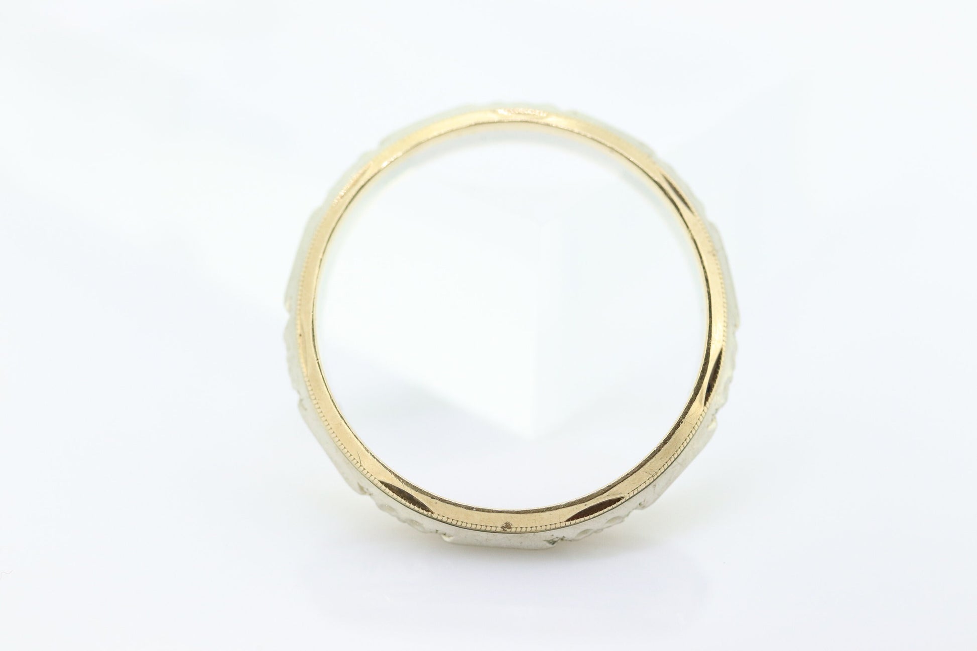 sz11 Engraved Gold band. 14k Two Tone White and Yellow wedding band. Stackable ring. Vintage 1940s. Tu-tone band. st(161/11)