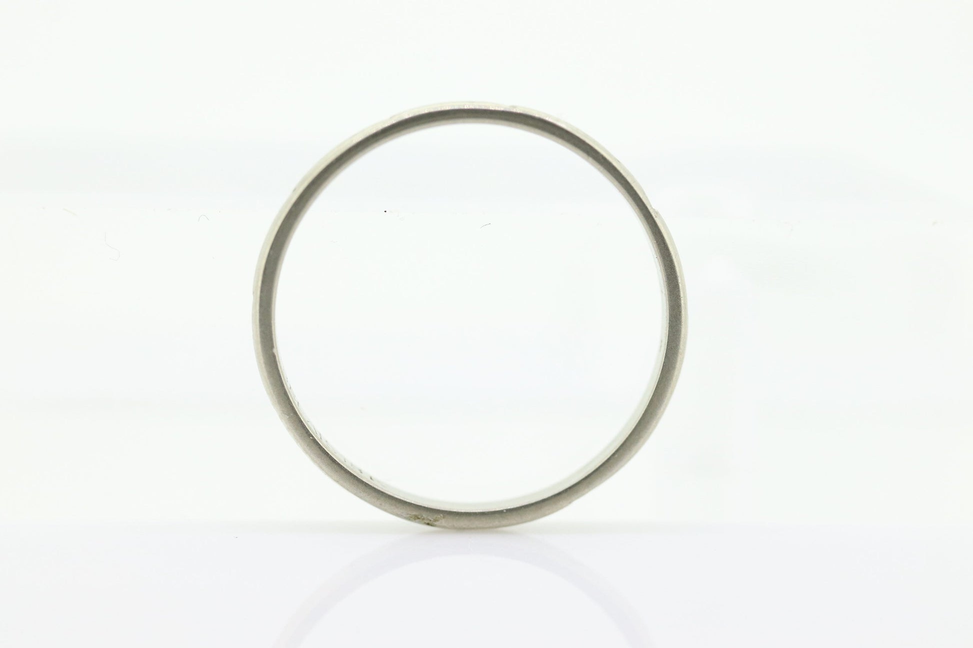 18k BELAIS Engraved Design Band. Belais tracks Ring. 18k ART DEco band thin embossed Engraved. st(69)