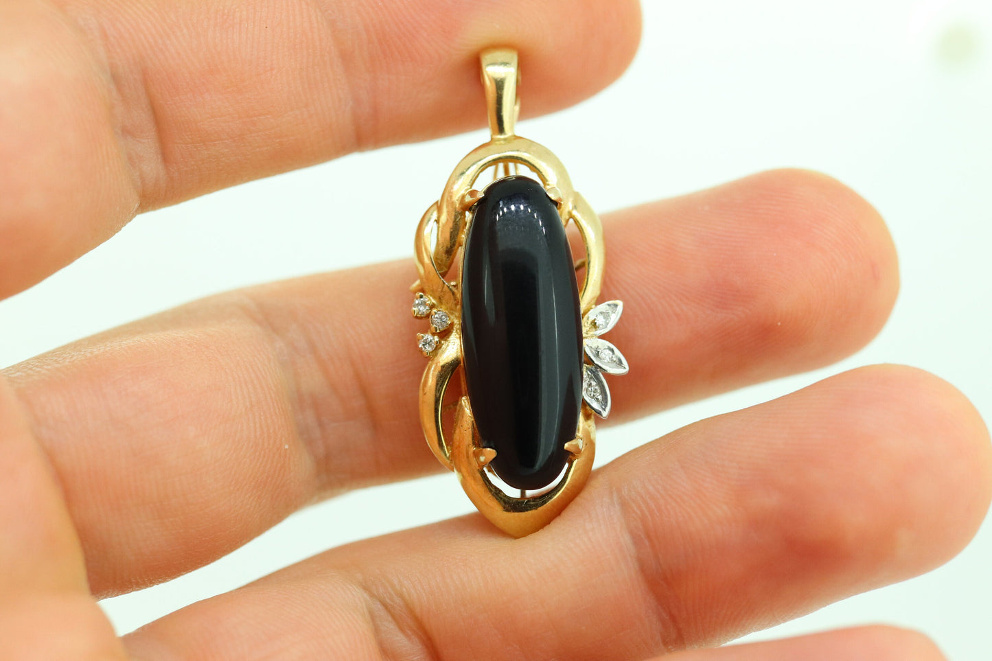 14k Onyx and Diamond Pendant. Large Onyx Pendant st(55/11)