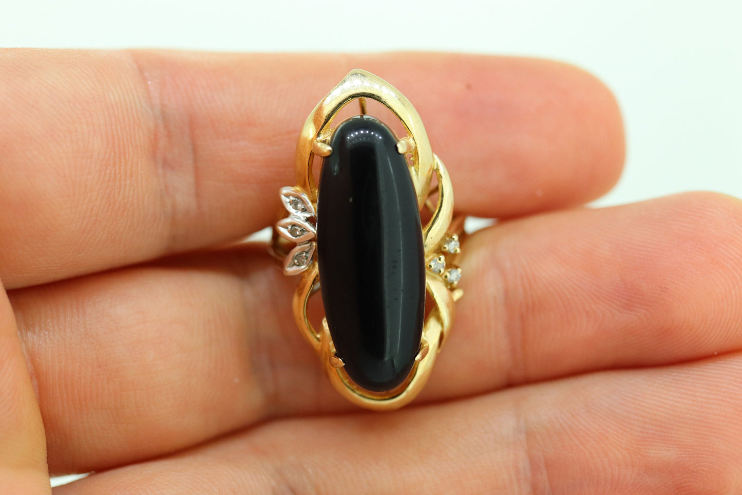 14k Oval Cabochon Onyx and Diamond ring. Womens Oval Onyx set statement ring. st(115/50)