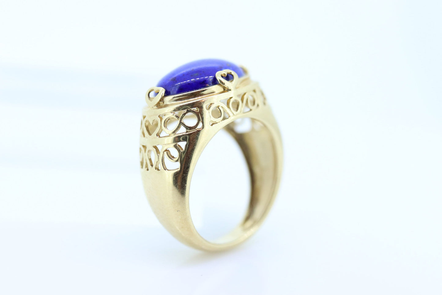 14k Blue Lapis Lazuli Ring. 14k Yellow Gold Lapis bezel set into Heart setting. Very unique. St(137/50)