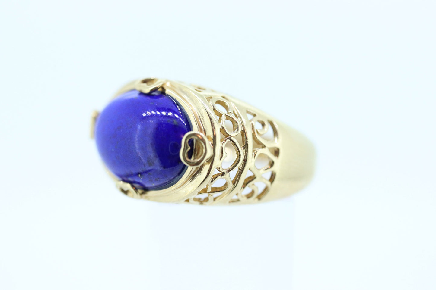 14k Blue Lapis Lazuli Ring. 14k Yellow Gold Lapis bezel set into Heart setting. Very unique. St(137/50)