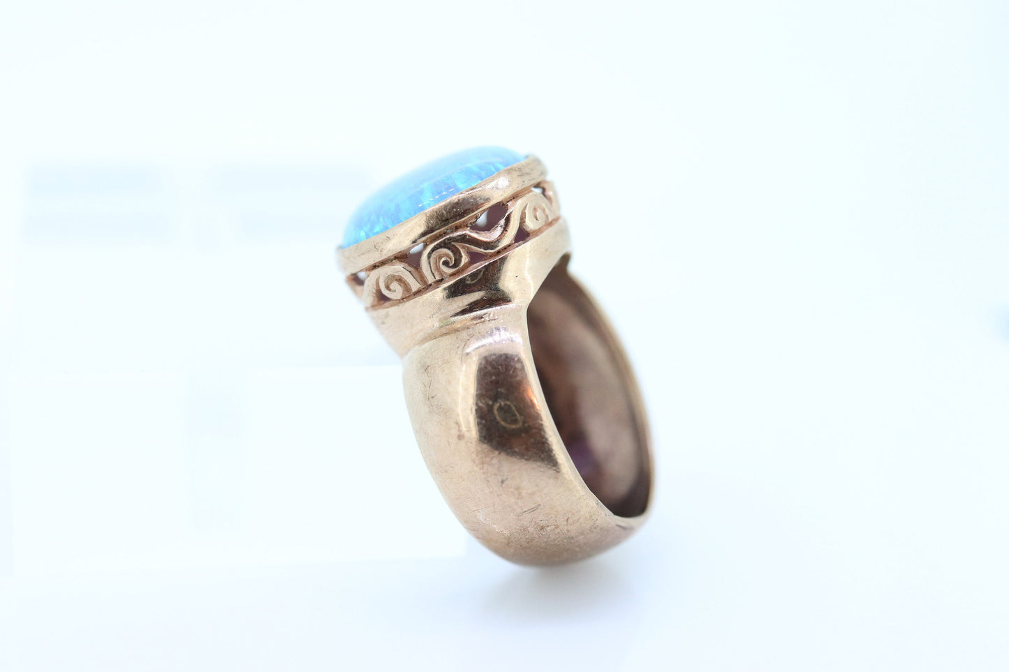 10k Large OPAL ring. 10k Rose Gold cabochon opal bezel set. Round Opal cabochon. st(109/11)