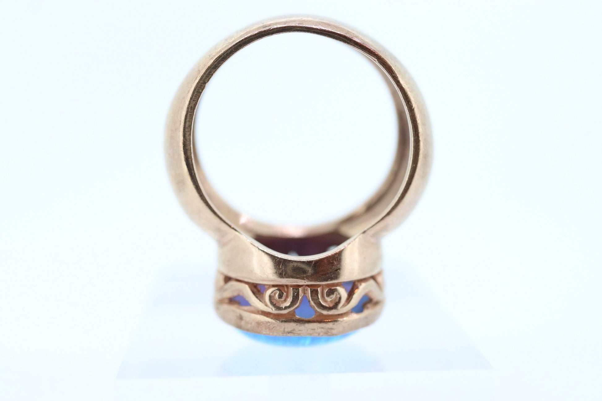 10k Large OPAL ring. 10k Rose Gold cabochon opal bezel set. Round Opal cabochon. st(109/11)