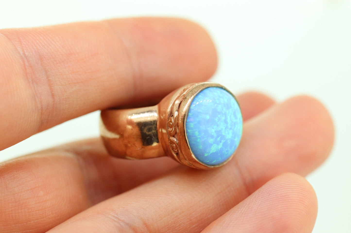 10k Large OPAL ring. 10k Rose Gold cabochon opal bezel set. Round Opal cabochon. st(109/11)