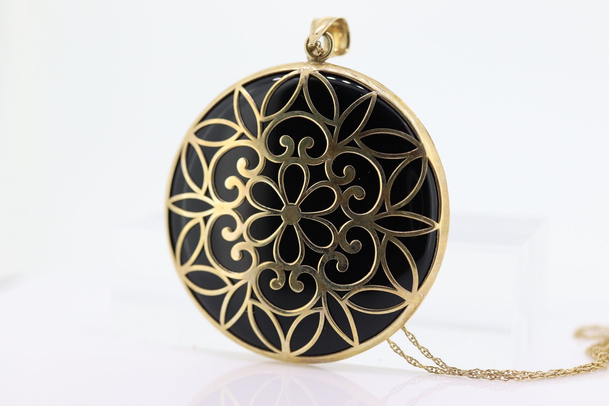 10k Filigree ONYX Pendant Medallion Necklace. 10k Gold Onyx Disk Floral Medallion Open Pendant. Round Disk Medallion Pendant. st(86)