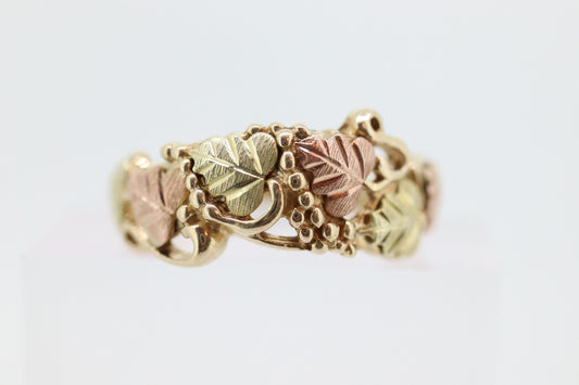 Black Hills Gold Ring. 10k Black Hills Gold wedding band. Vintage Black Hills gold. size 8 stock(115)