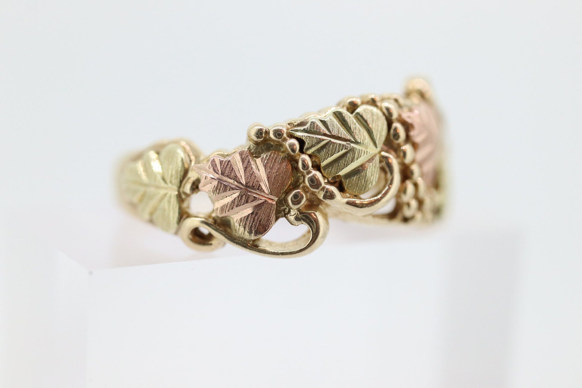 Black Hills Gold Ring. 10k Black Hills Gold wedding band. Vintage Black Hills gold. size 8 stock(115)