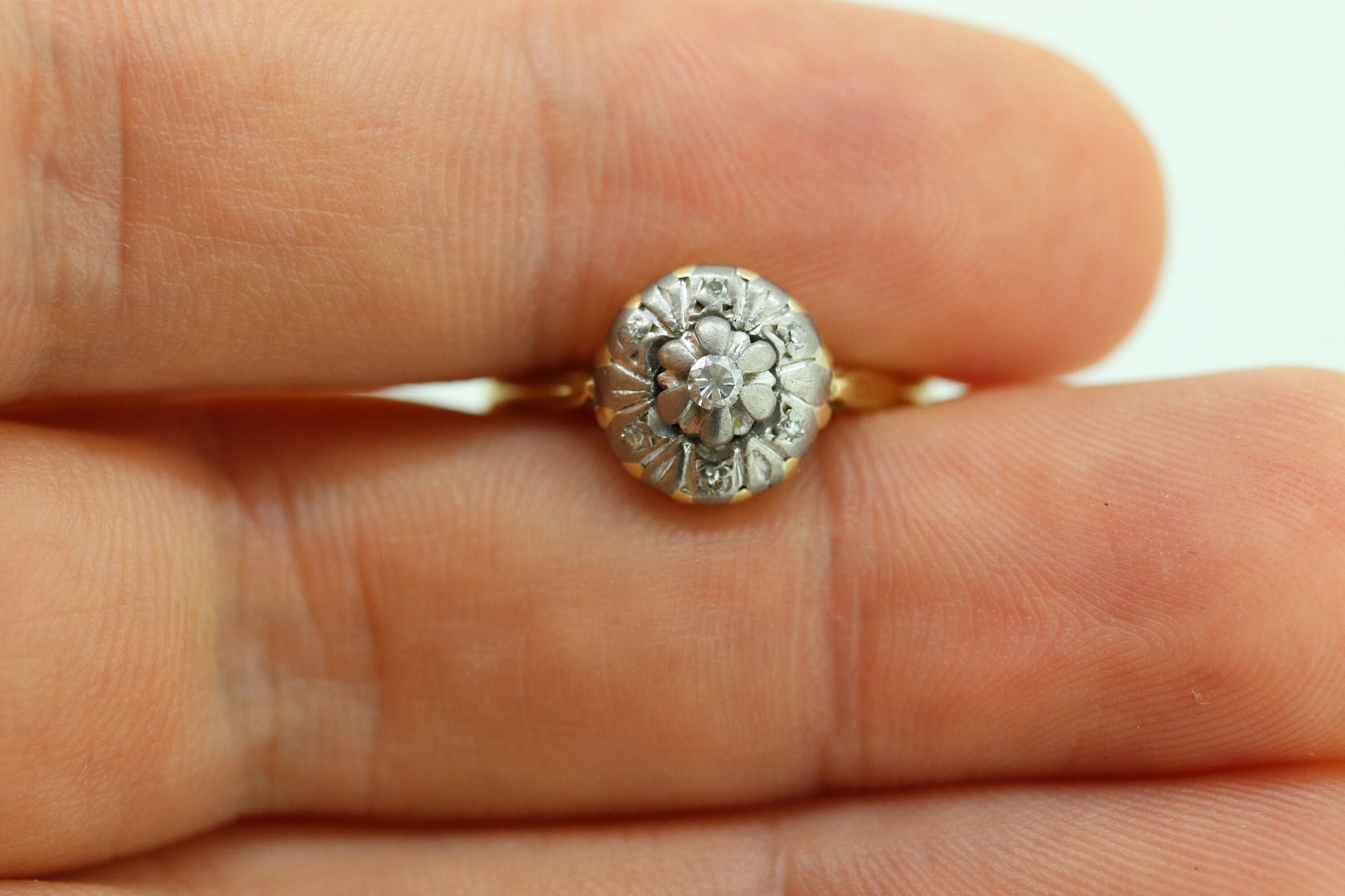 18k Diamond Daisy Cluster ring. Made in Birmingham UK England 1989. 750 18ct White Yellow Diamond Ring. st(135)