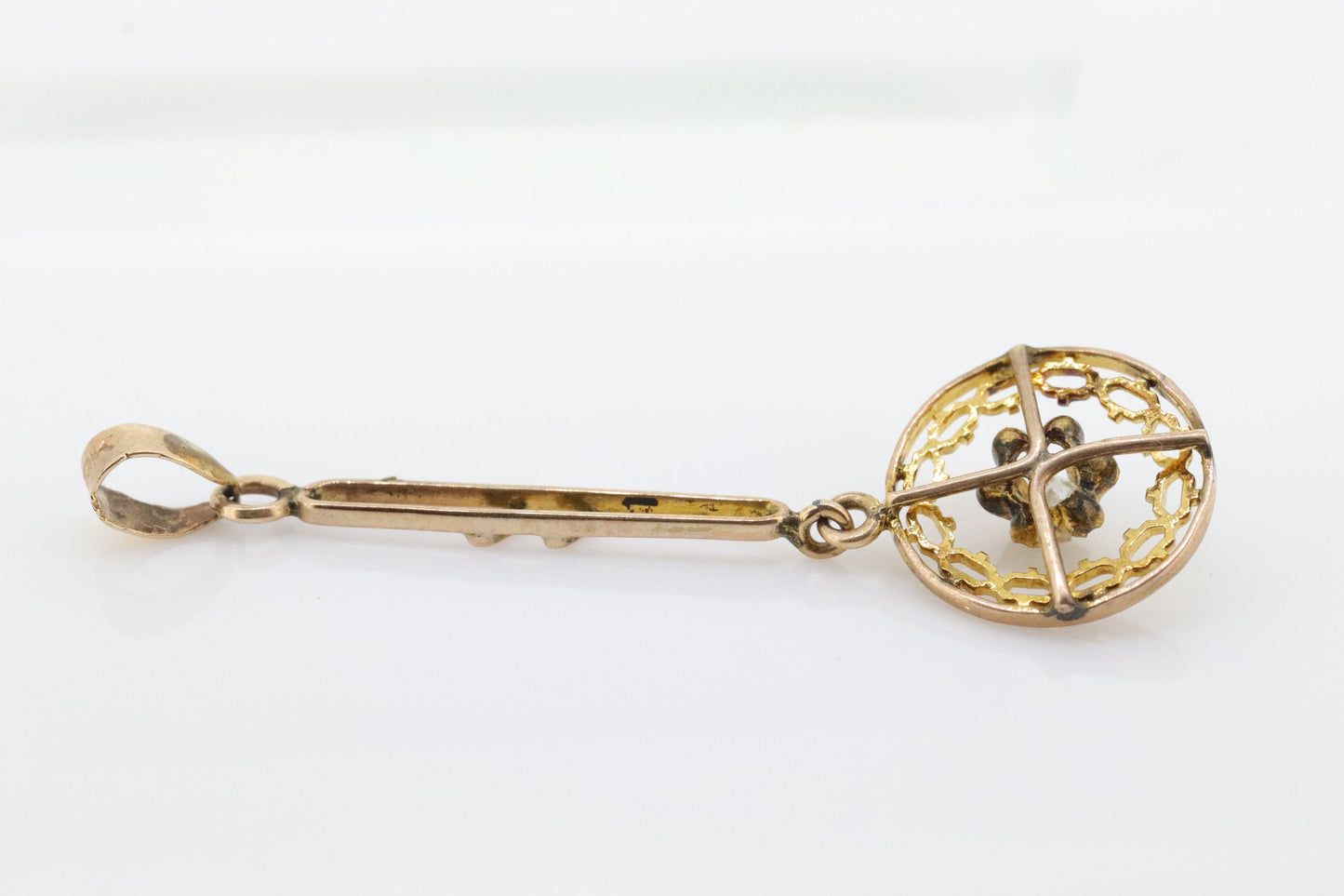 Antique Diamond pendant lavaliere. 10k Gold with a diamond set buttercup. Art nouveau era. st(80)