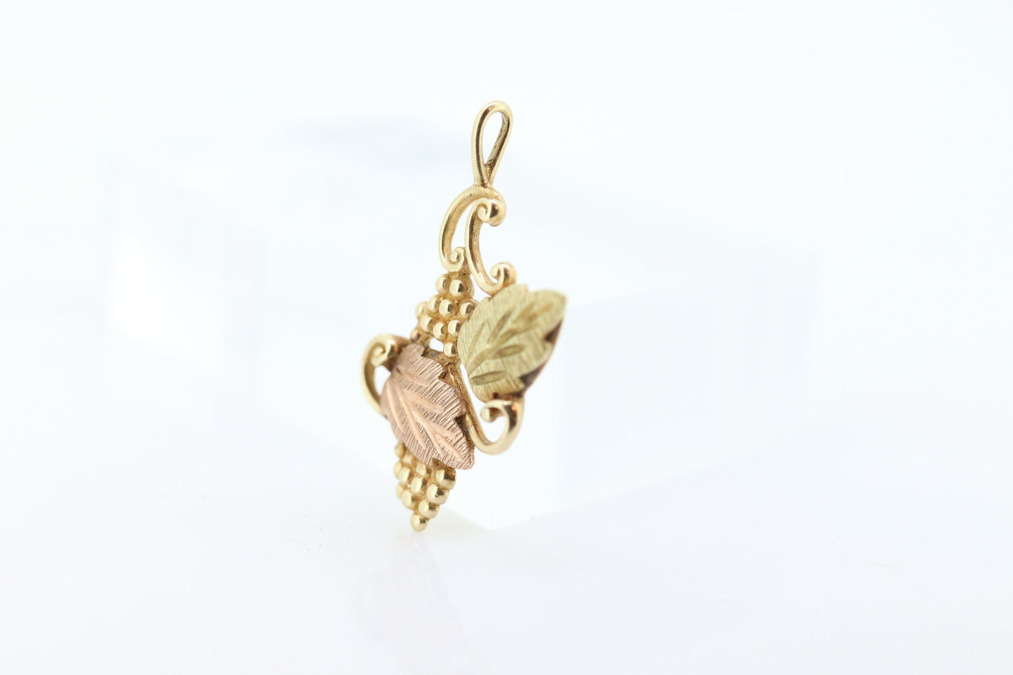 Black Hills Gold Pendant. 10k multi tone Black Hills Gold Pendant. Leaves Grapes Black Hills Gold. st46