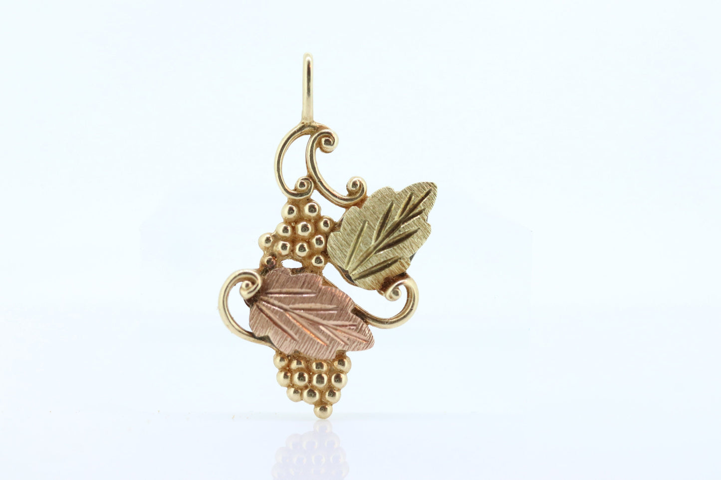 Black Hills Gold Pendant. 10k multi tone Black Hills Gold Pendant. Leaves Grapes Black Hills Gold. st46