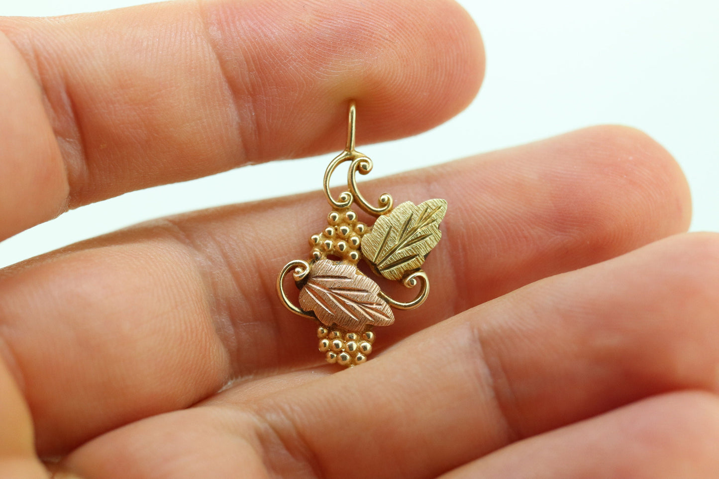 Black Hills Gold Pendant. 10k multi tone Black Hills Gold Pendant. Leaves Grapes Black Hills Gold. st46