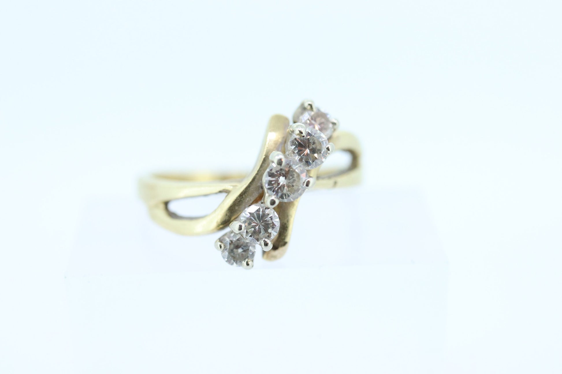 14K Bypass Diamond Ring. Total 0.48ctw Diamond Wave.  Stacked. Toi et moi band. Yellow Gold ring. Sz7.25 st(166/75)
